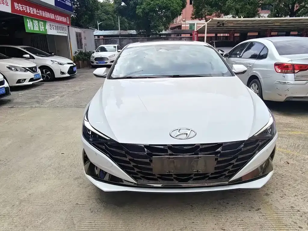 Hyundai Elantra — фото 5