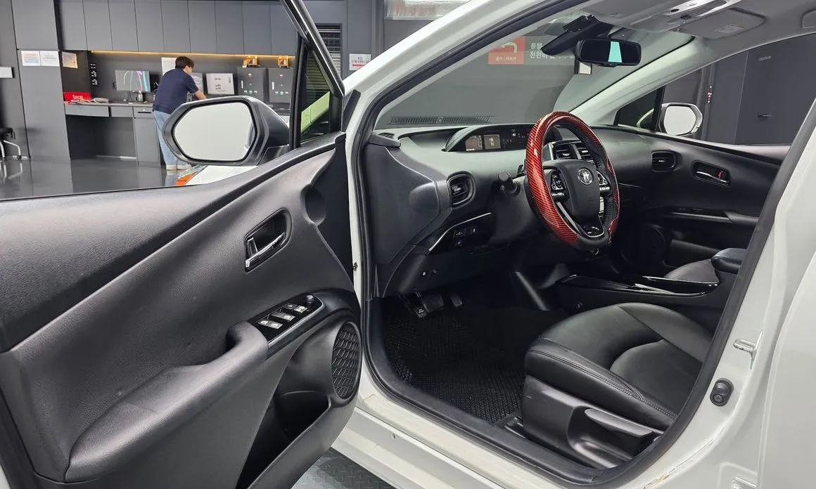 Toyota Prius — фото 7