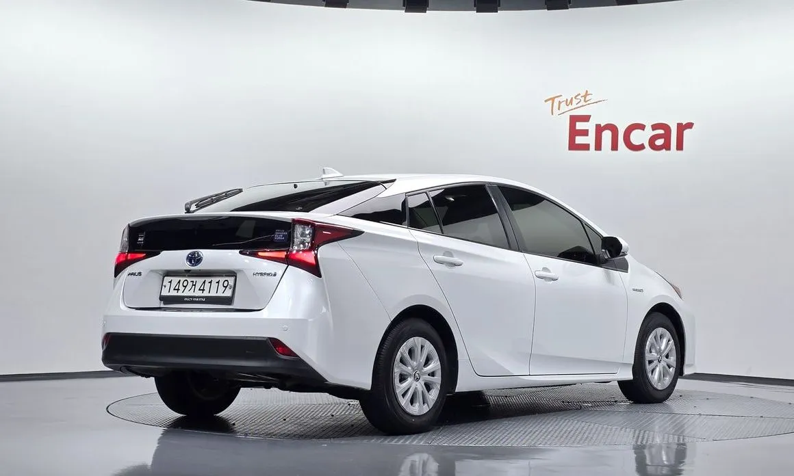 Toyota Prius — фото 8