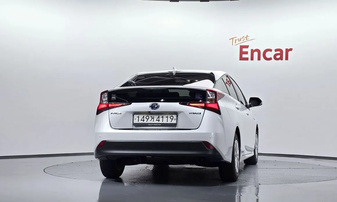 Toyota Prius — фото 10