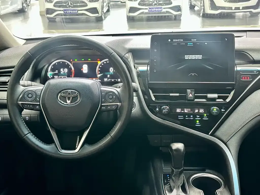 Toyota Camry — фото 5
