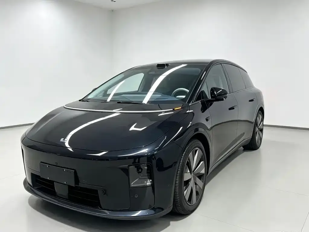 Li Auto i8 — фото 1