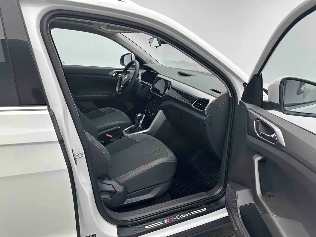 Volkswagen T-Cross — фото 9