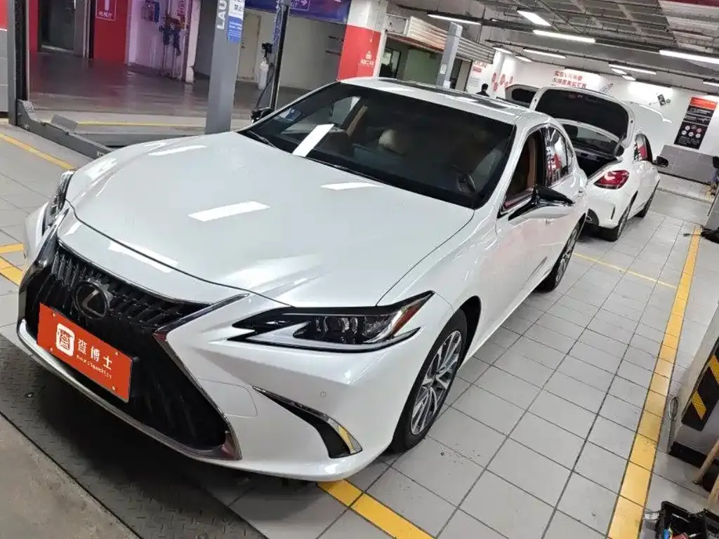 Lexus ES — фото 1