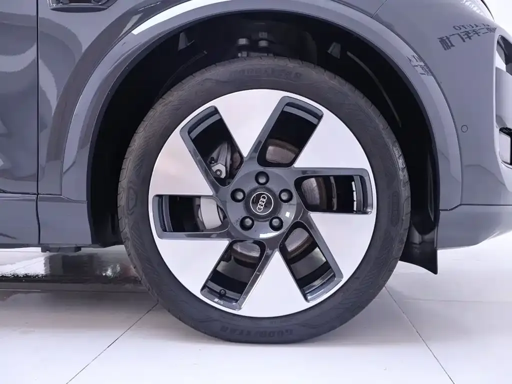 Audi Q6L e-tron — фото 8