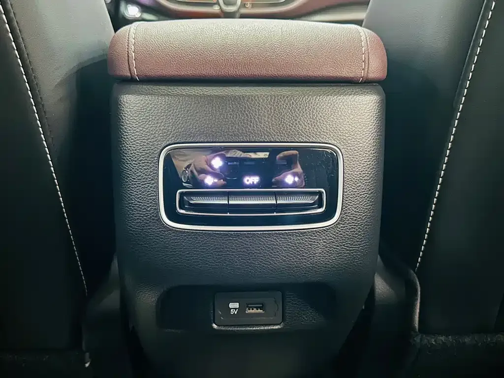GAC Motor Trumpchi M6 — фото 10