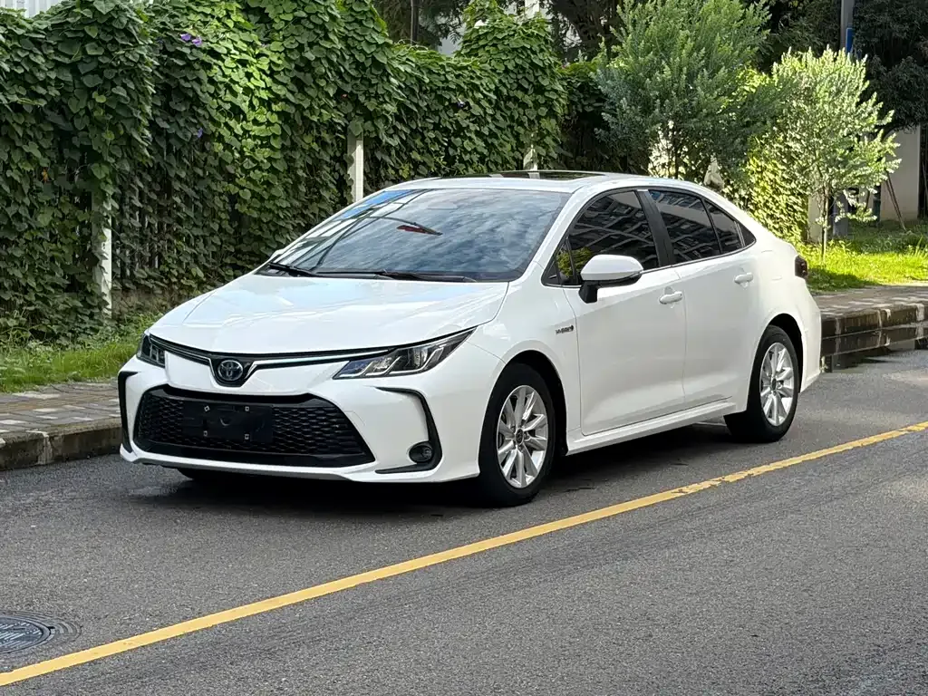 Toyota Corolla — фото 1