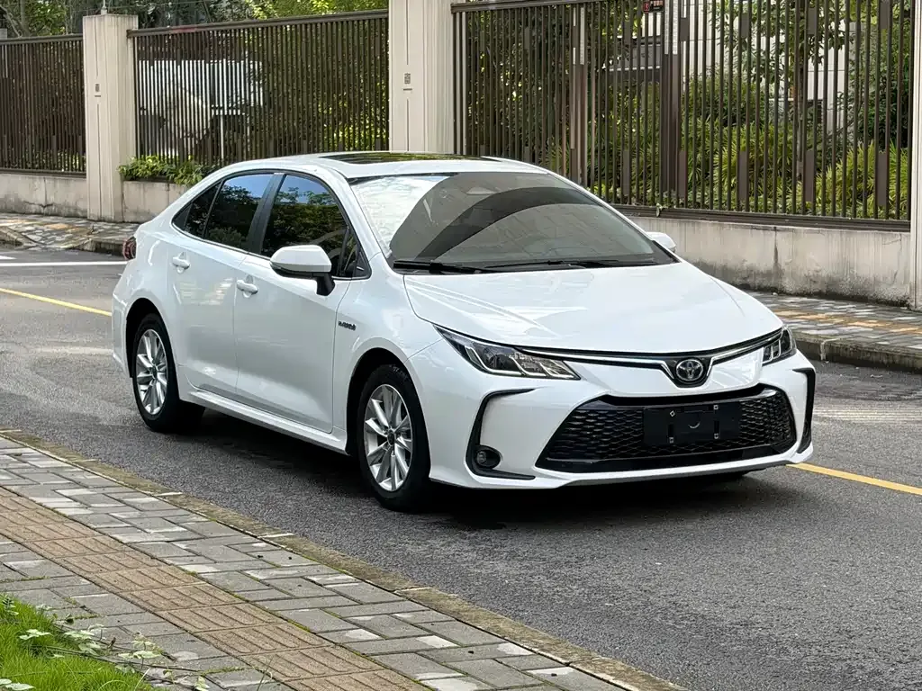 Toyota Corolla — фото 6