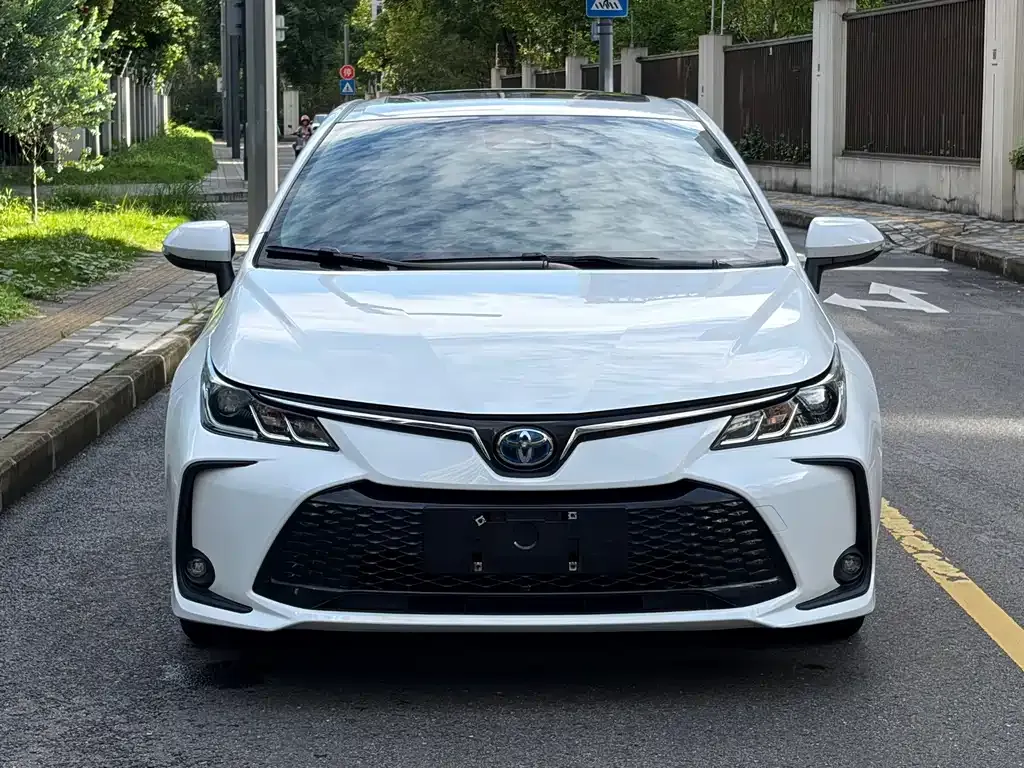Toyota Corolla — фото 8
