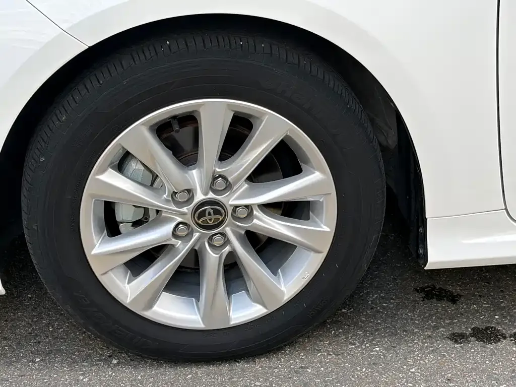 Toyota Corolla — фото 10