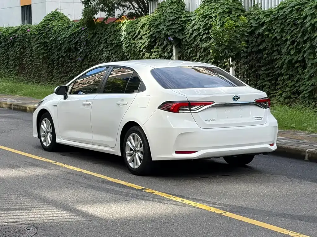 Toyota Corolla — фото 3