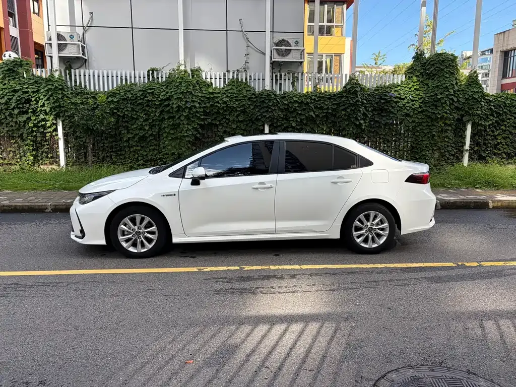 Toyota Corolla — фото 4