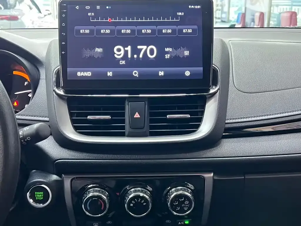 Toyota Yaris L — фото 7