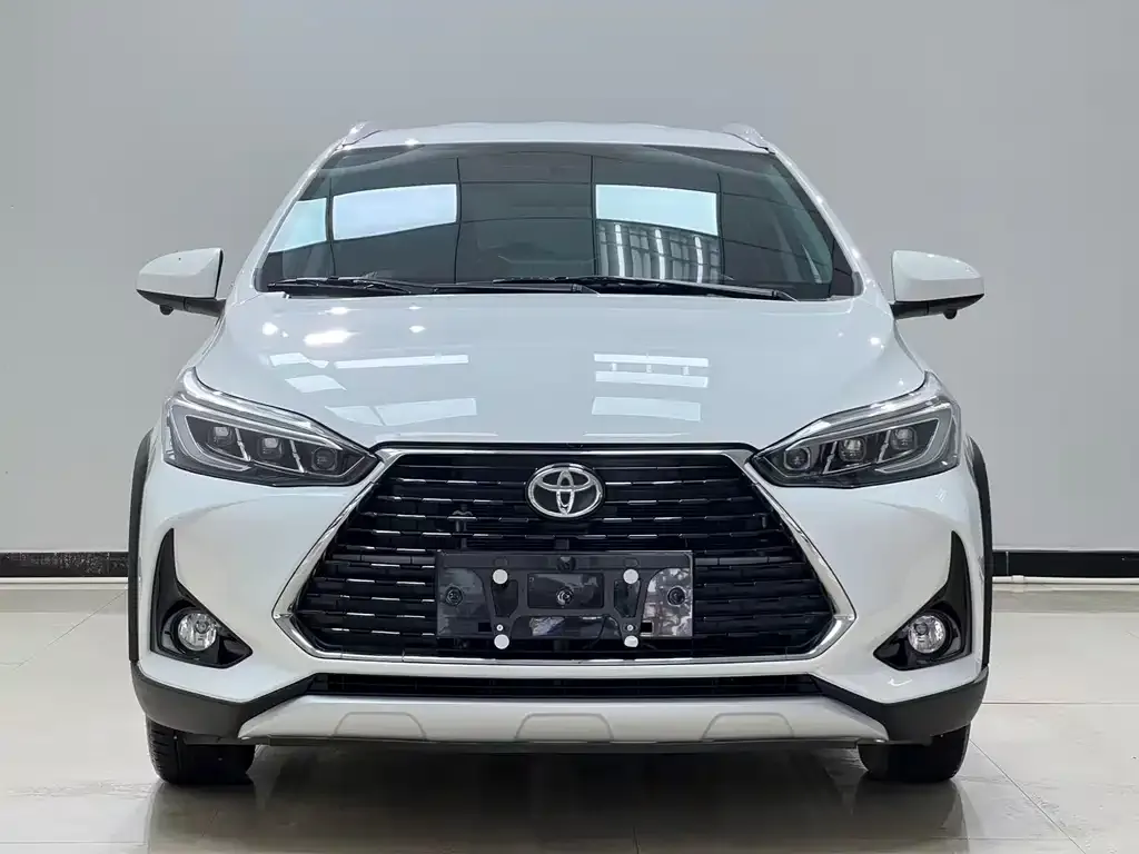 Toyota Yaris L — фото 2
