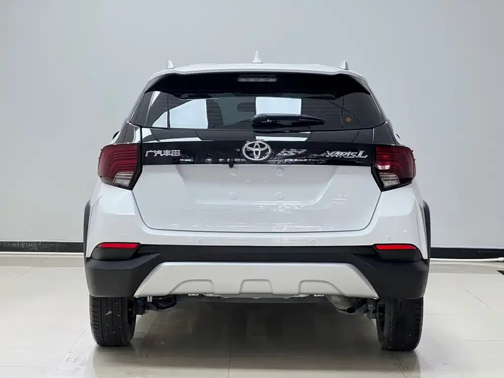 Toyota Yaris L — фото 4