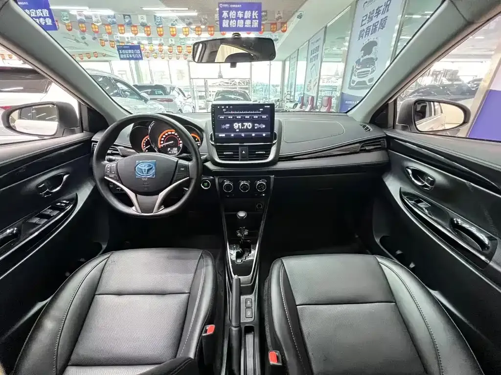 Toyota Yaris L — фото 8
