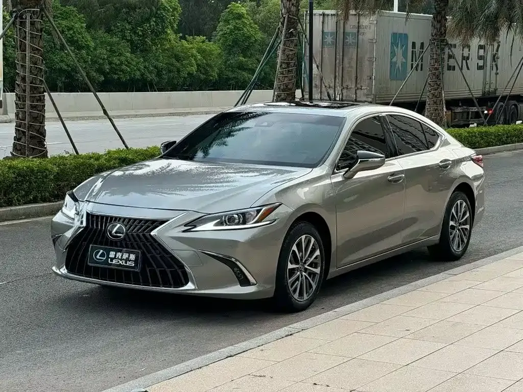 Lexus ES — фото 1