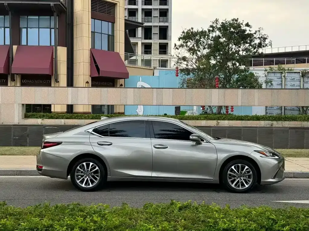 Lexus ES — фото 5