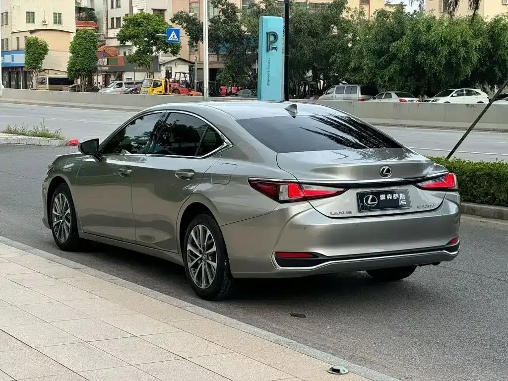 Lexus ES — фото 7
