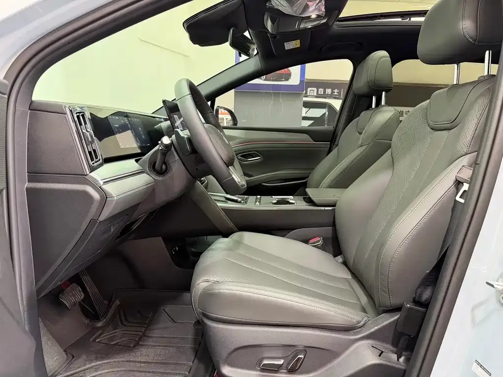 BYD L DM-i — фото 3