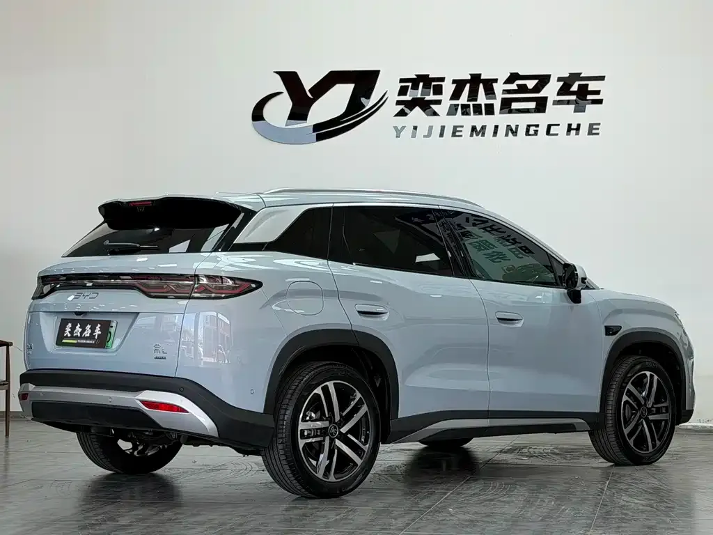 BYD L DM-i — фото 9