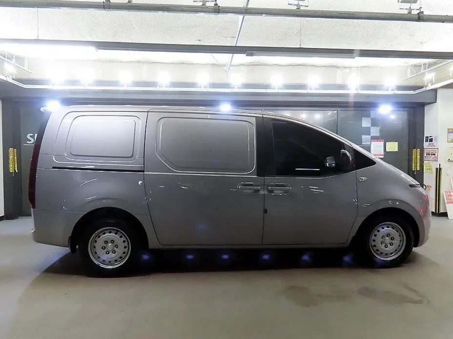 Hyundai Staria — фото 2