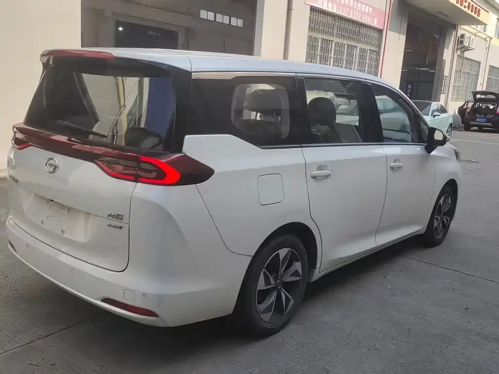 GAC Motor Trumpchi M6 — фото 10