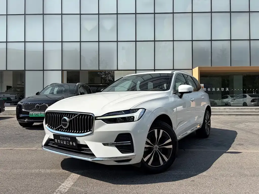 Volvo XC60 — фото 1