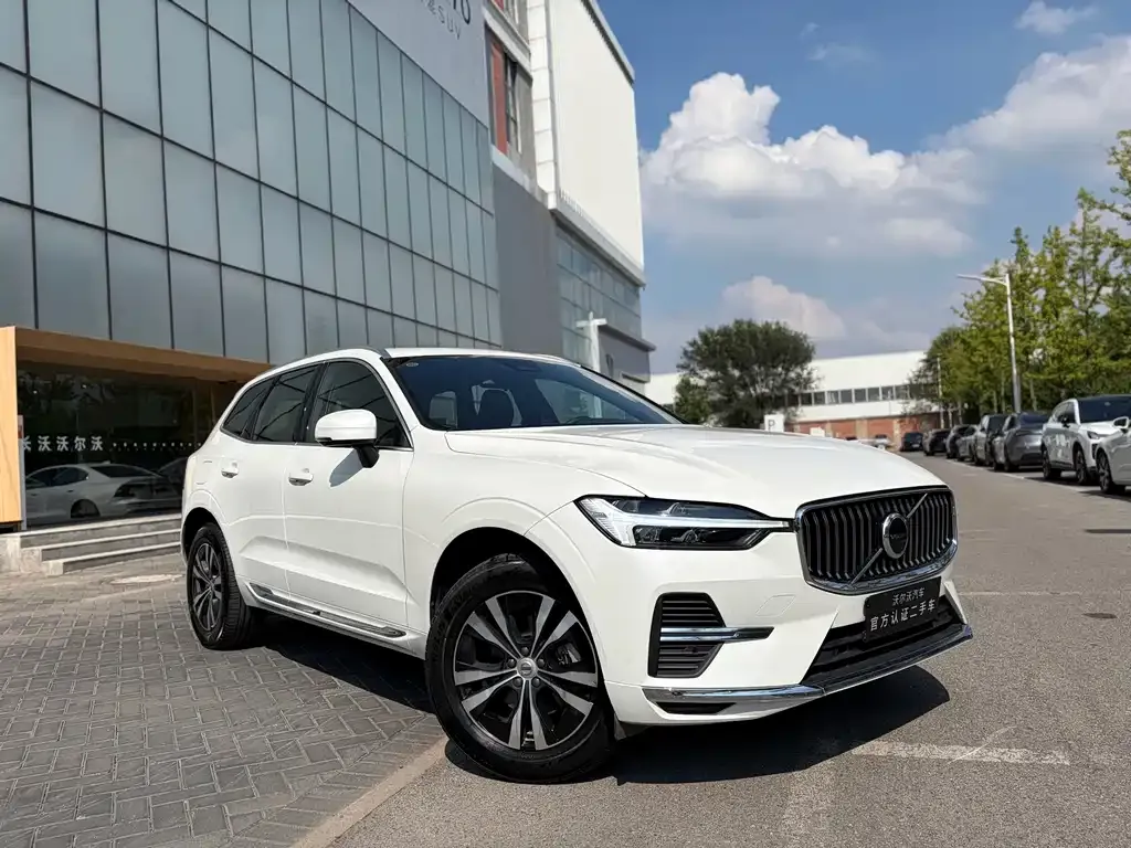 Volvo XC60 — фото 10