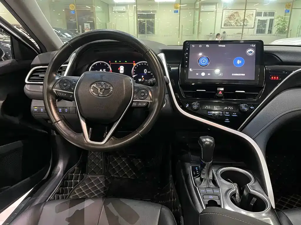 Toyota Camry — фото 10