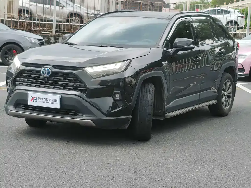 Toyota RAV4 — фото 1