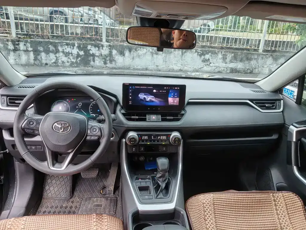 Toyota RAV4 — фото 3
