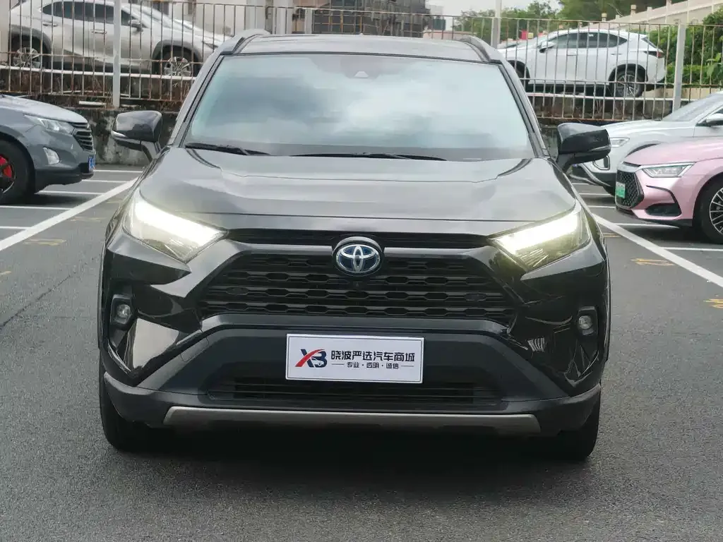 Toyota RAV4 — фото 7