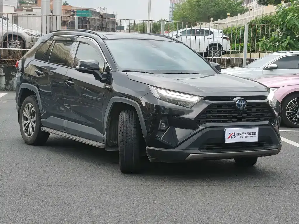 Toyota RAV4 — фото 10
