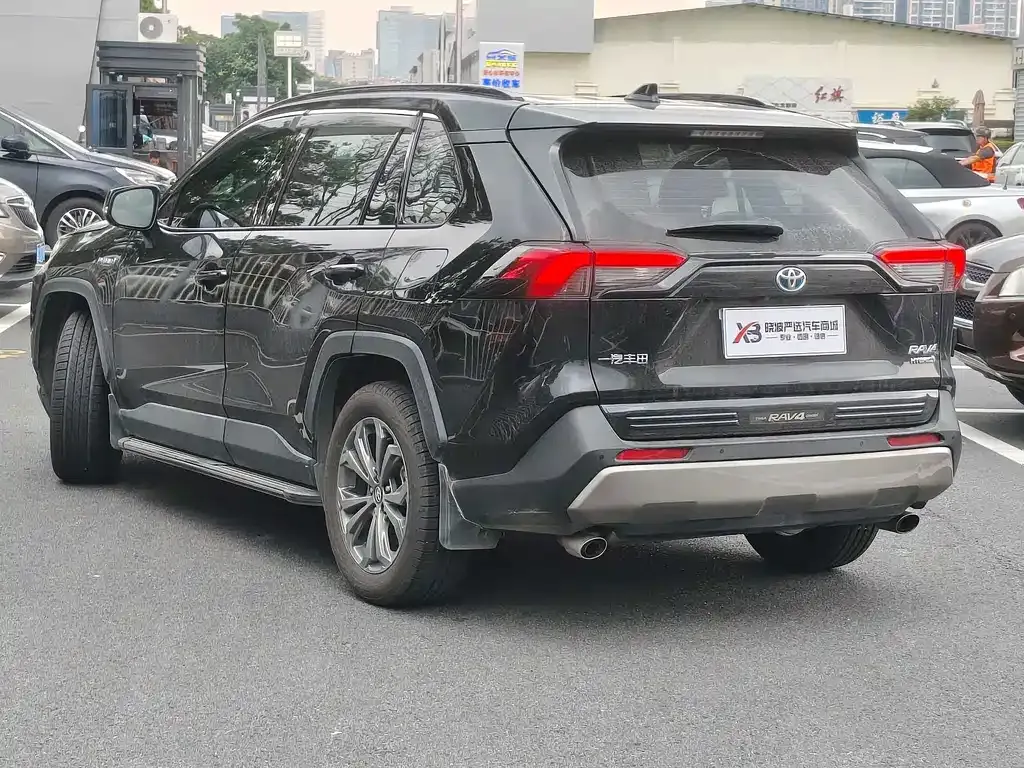 Toyota RAV4 — фото 9