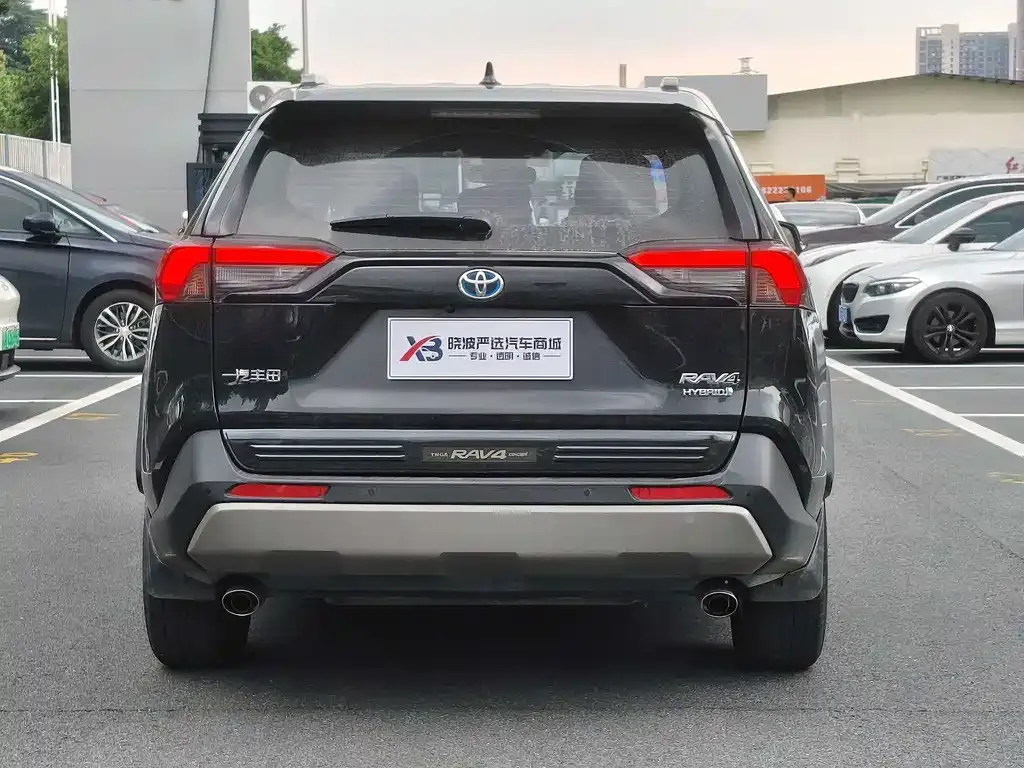 Toyota RAV4 — фото 8