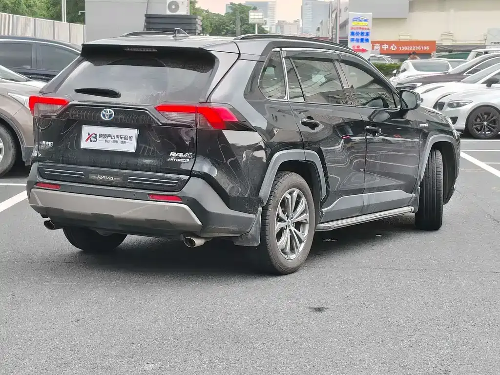 Toyota RAV4 — фото 6