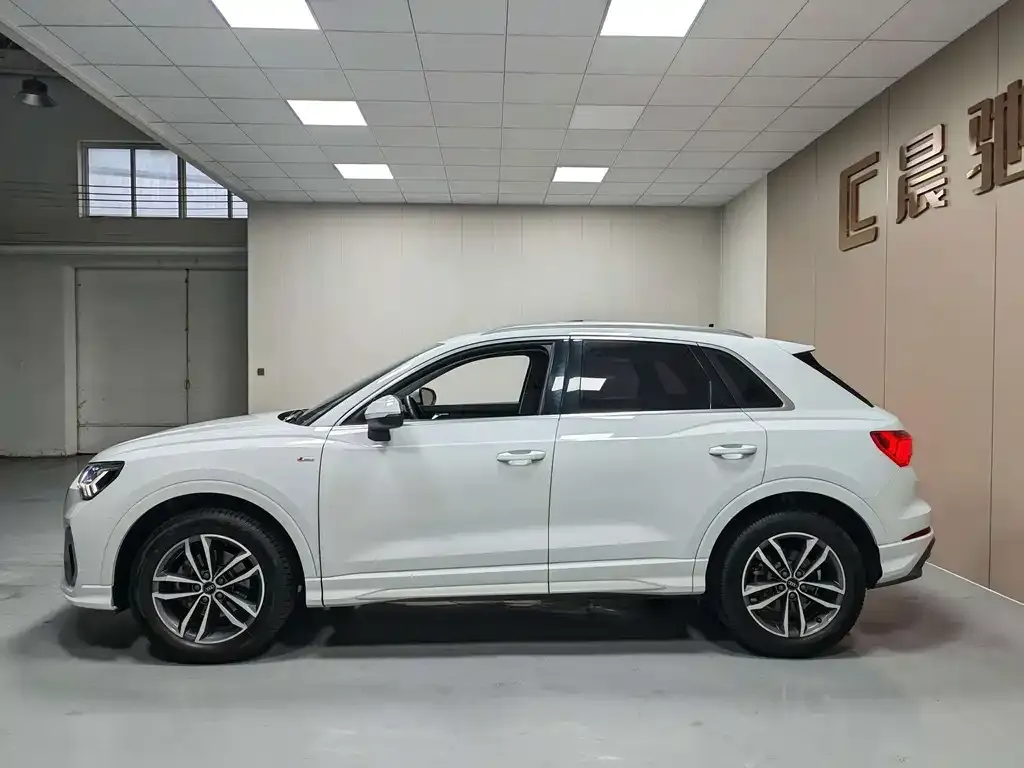 Audi Q3 — фото 10