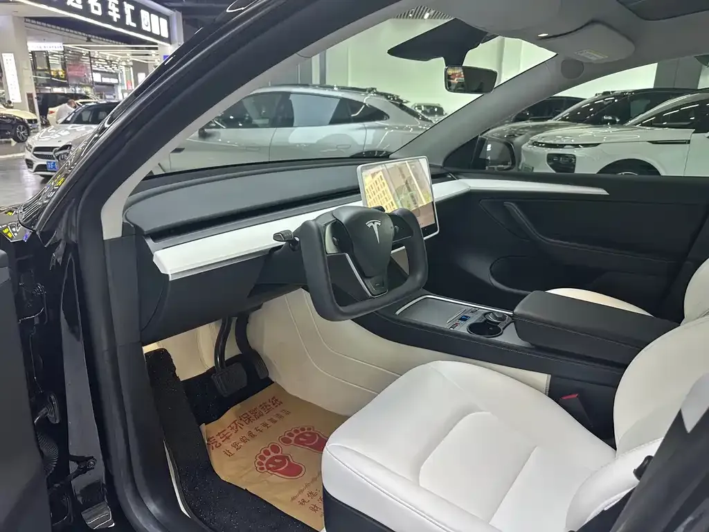 Tesla Model Y — фото 6