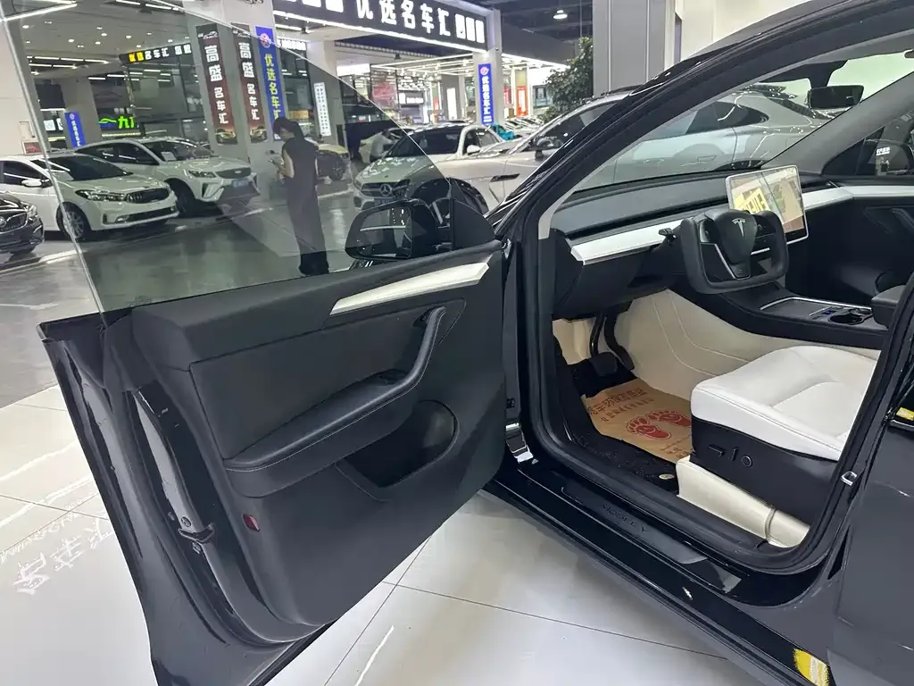 Tesla Model Y — фото 4