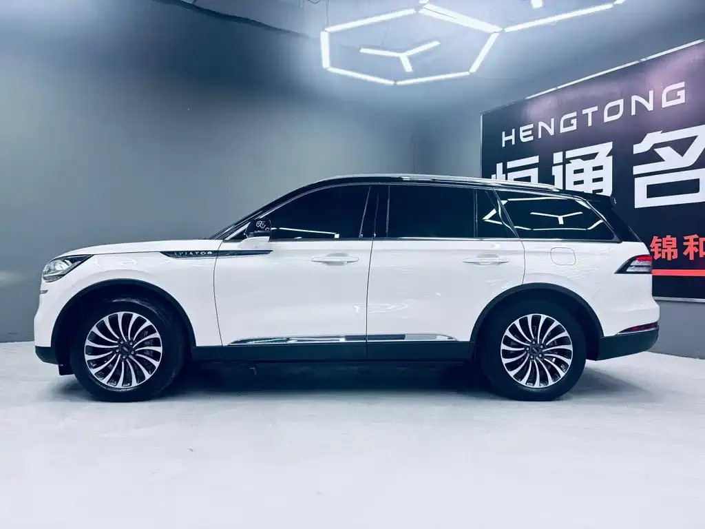 Lincoln Aviator — фото 8
