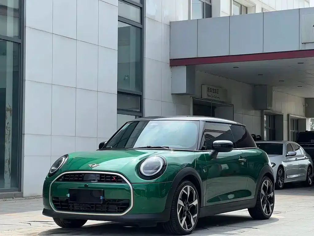 MINI Cooper (3-door) — фото 1