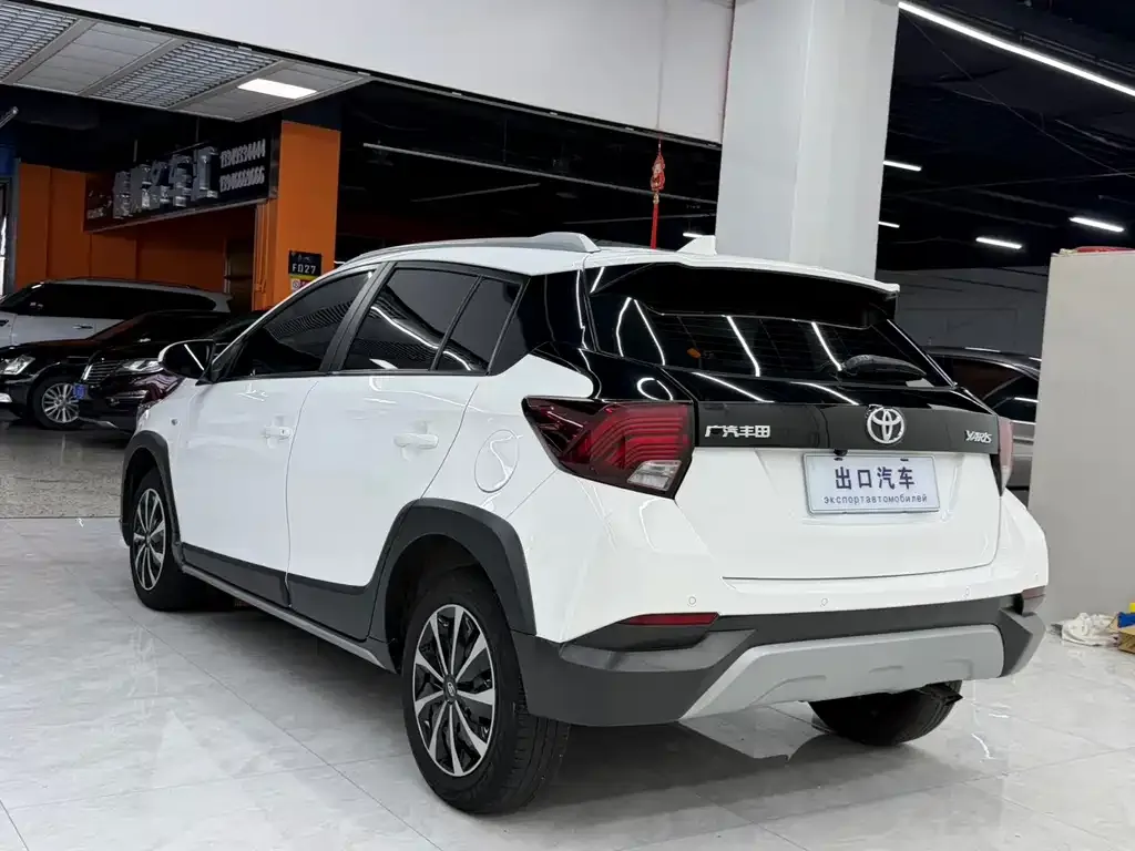 Toyota Yaris L — фото 10