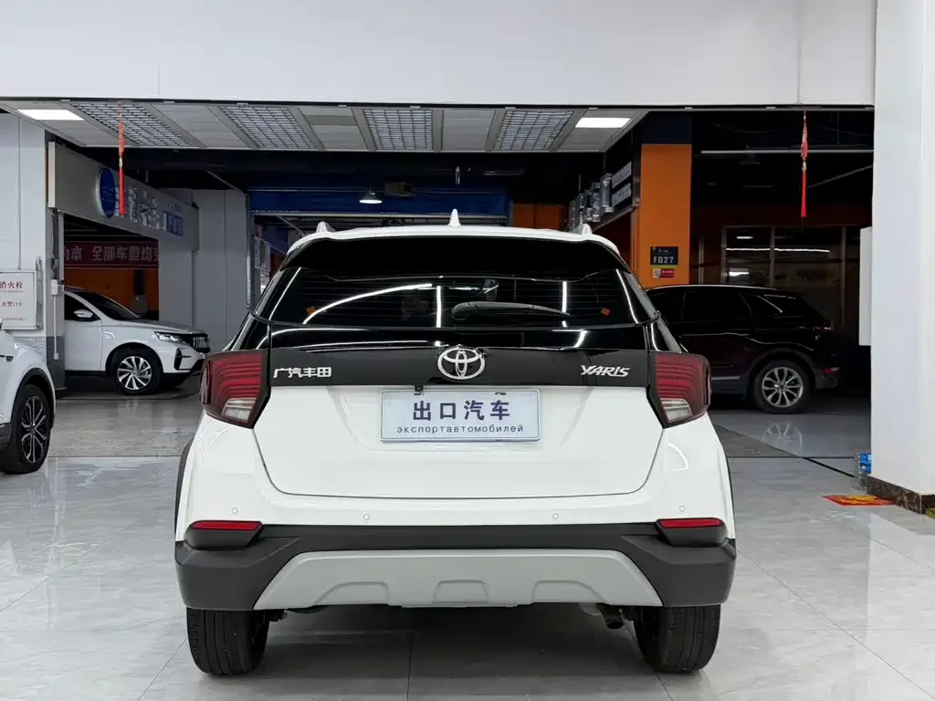 Toyota Yaris L — фото 3