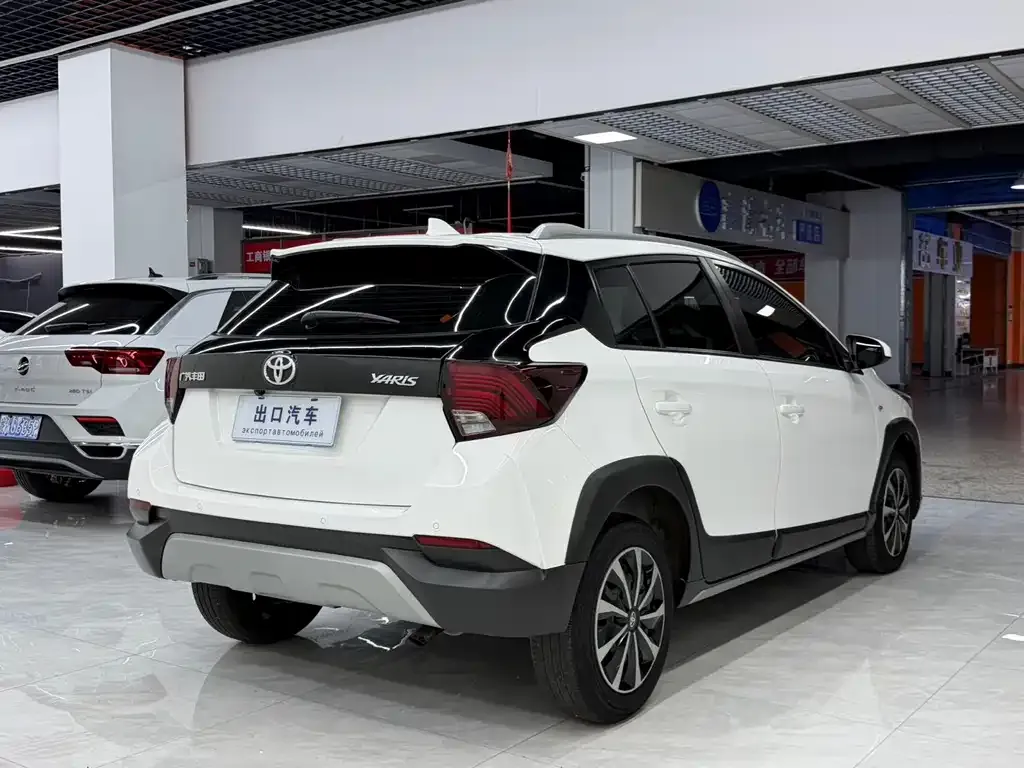 Toyota Yaris L — фото 6