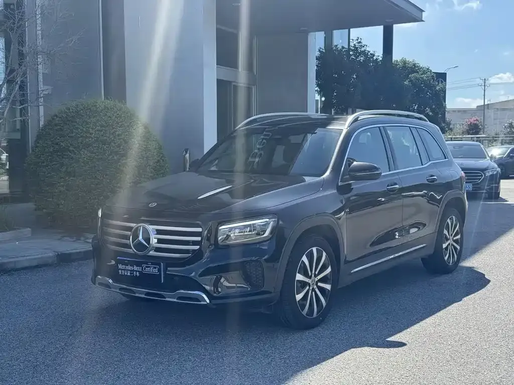 Mercedes-Benz GLB — фото 1