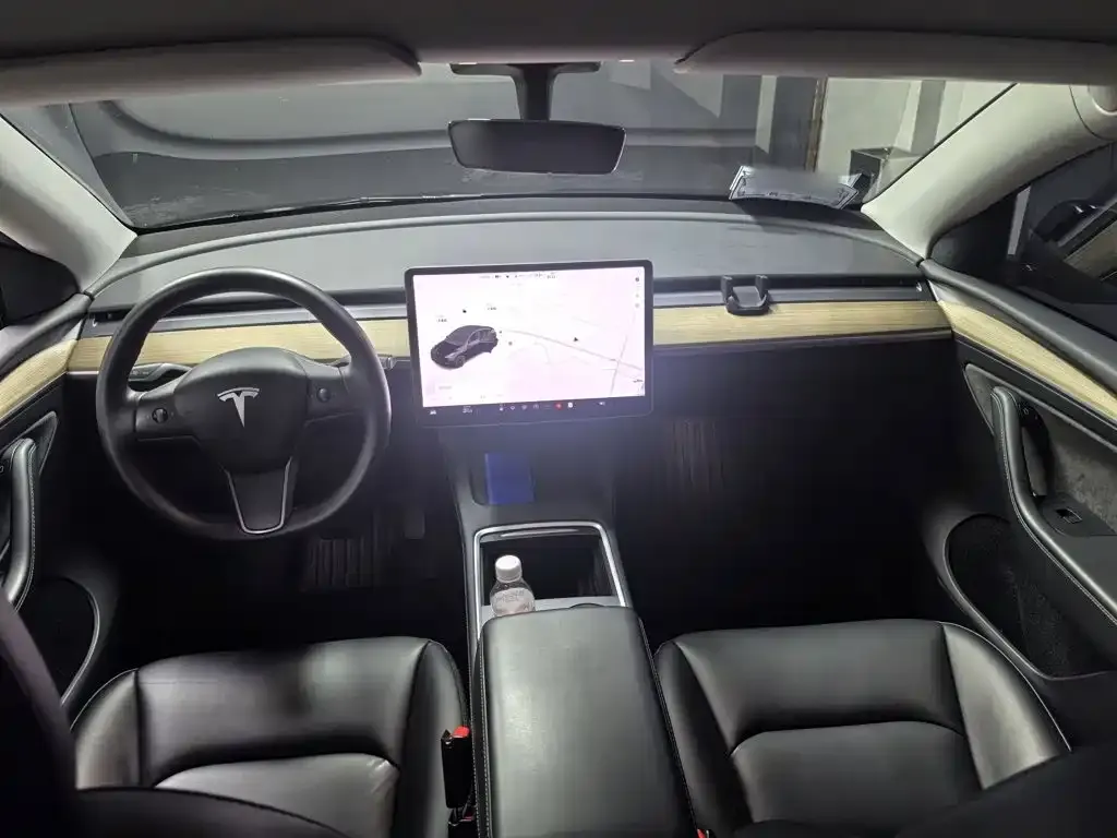 Tesla Model Y — фото 3