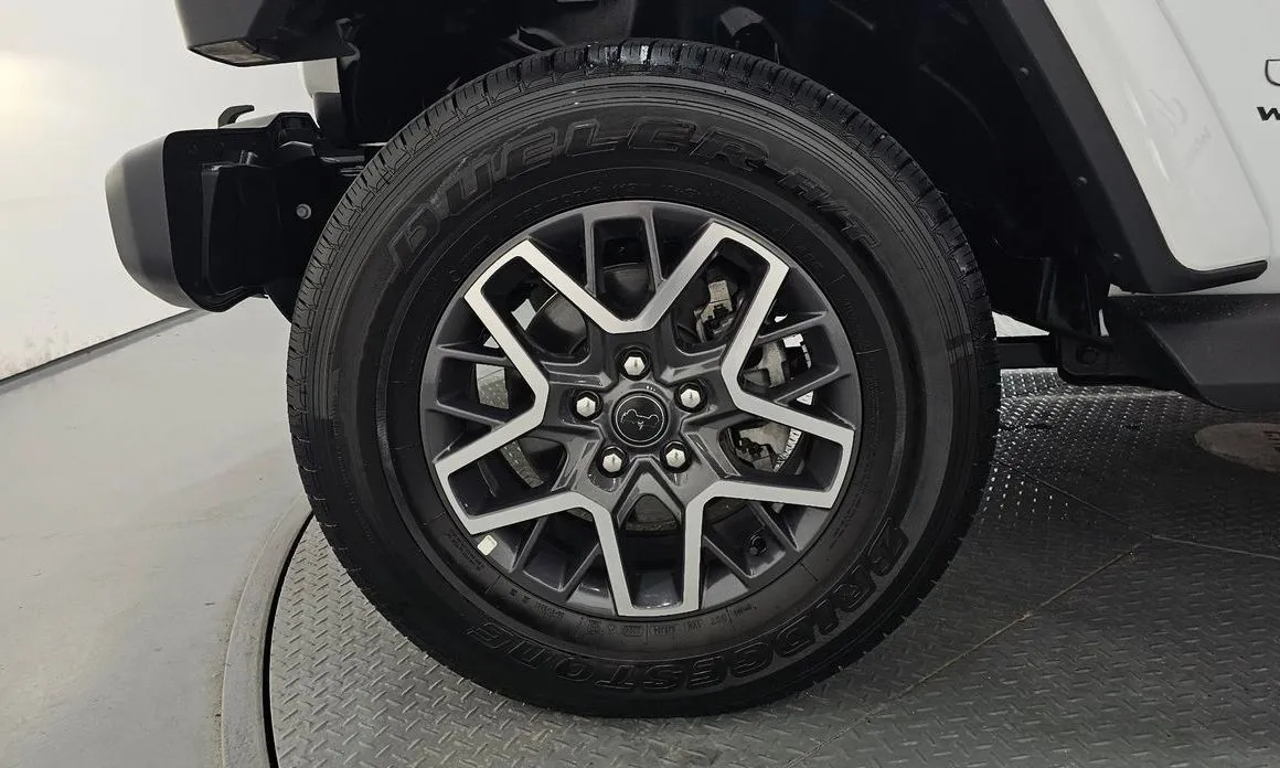 Jeep Wrangler — фото 10