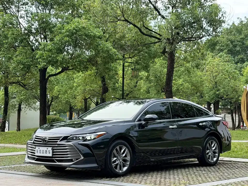 Toyota Avalon — фото 1