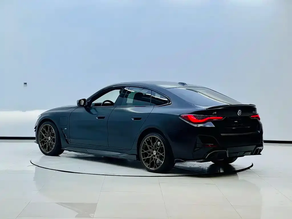 BMW i4 — фото 3